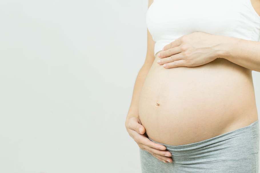 Perte blanche pendant la grossesse : aspect, quand consulter ?