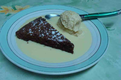 Gâteau au chocolat et crème anglaise