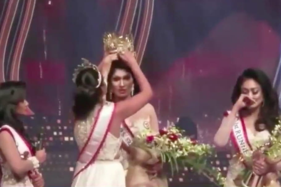 Miss Sri Lanka se fait arracher sa couronne en pleine cérémonie