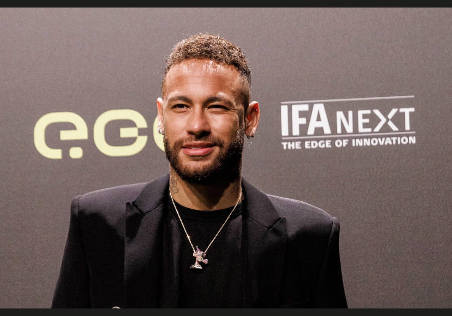Les boucles brunes de Neymar
