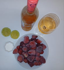 Cocktail fraise-rosé façon Frozen : Etape 1