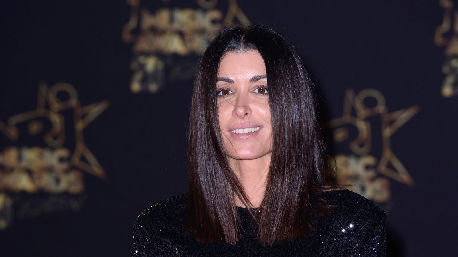 Cheveux raides 