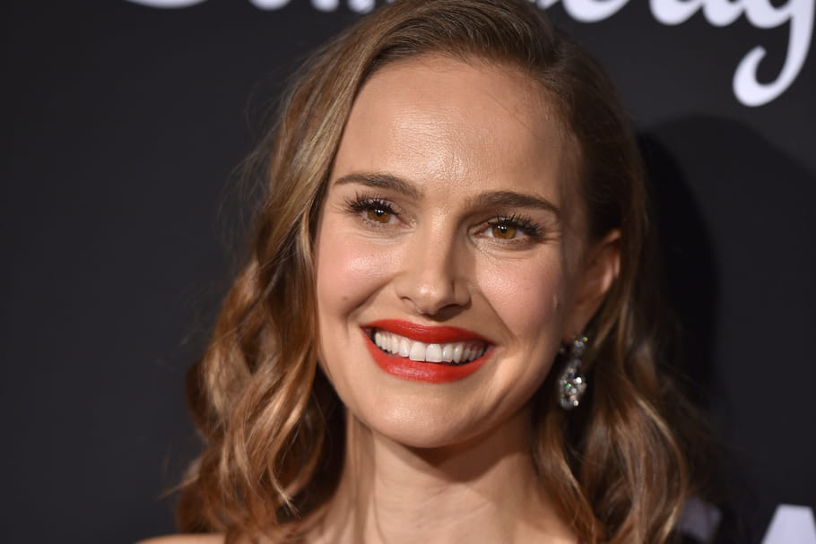 Natalie Portman ose les cheveux couleur argent