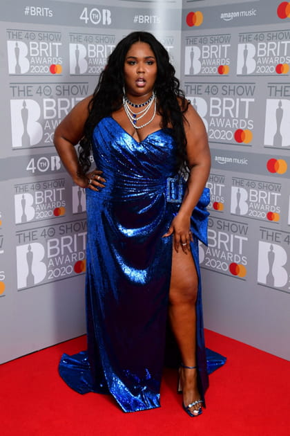 FLOP&nbsp;: Lizzo en robe longue &agrave; paillettes