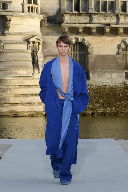 Look 10&nbsp;du d&eacute;fil&eacute; Valentino haute couture automne-hiver 2023-2024