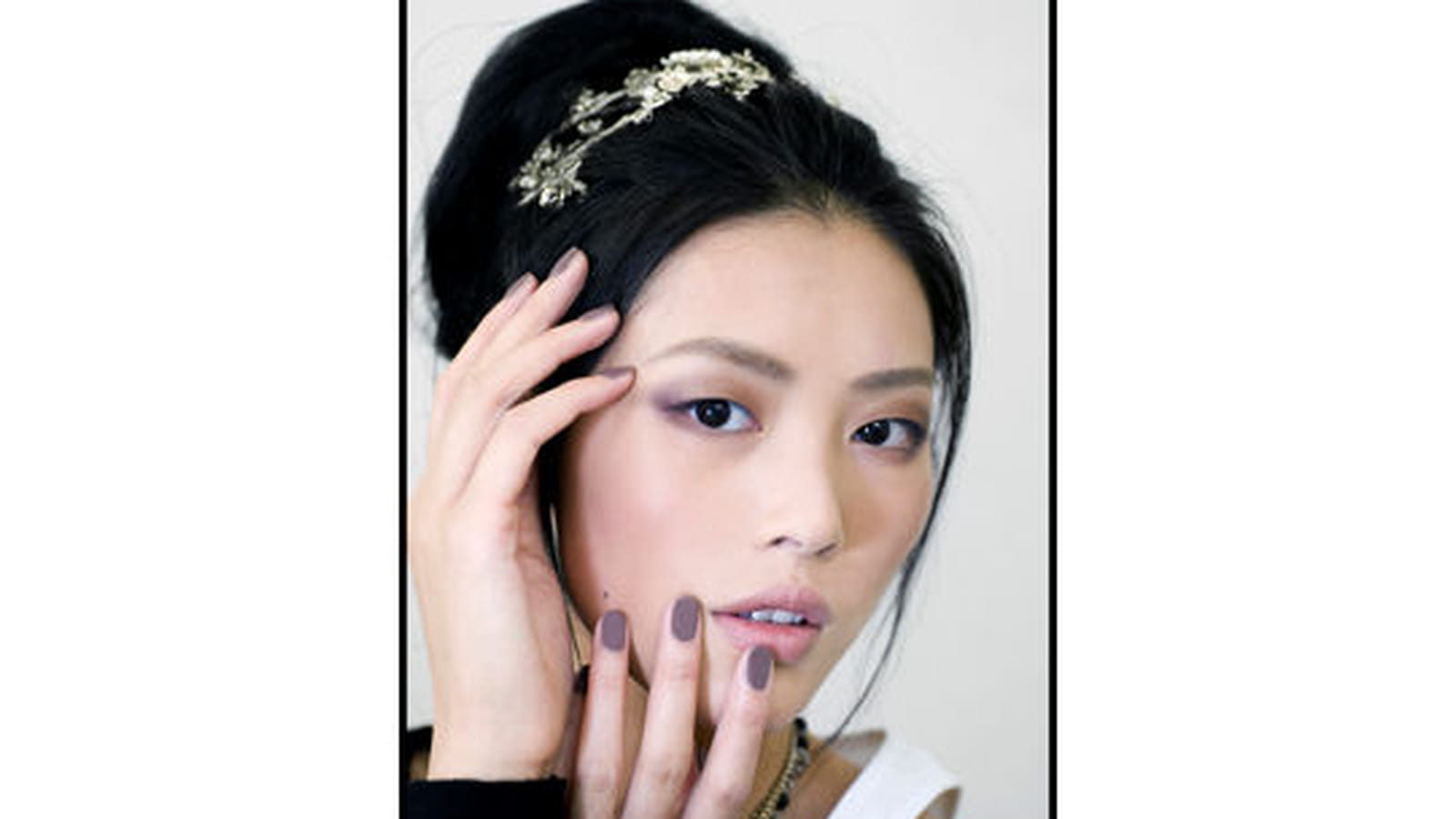 Des ongles taupe
