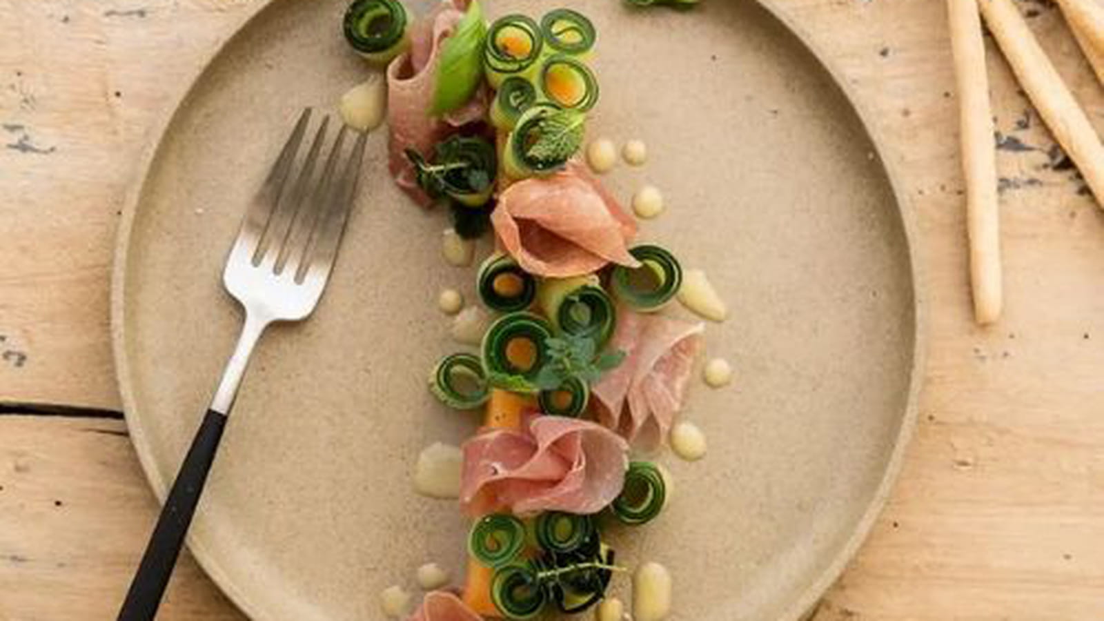 Finger de melon, lamelles de concombre et Jambon cru Aoste