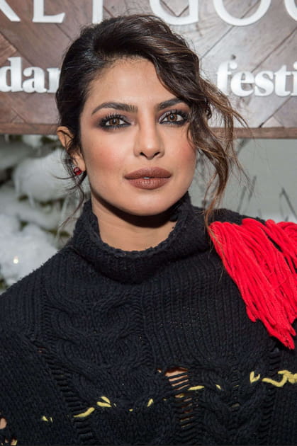Le chignon pop rock de Priyanka Chopra