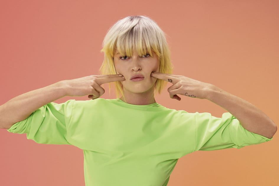 Le carr&eacute; plongeant d&eacute;grad&eacute; avec une frange droite