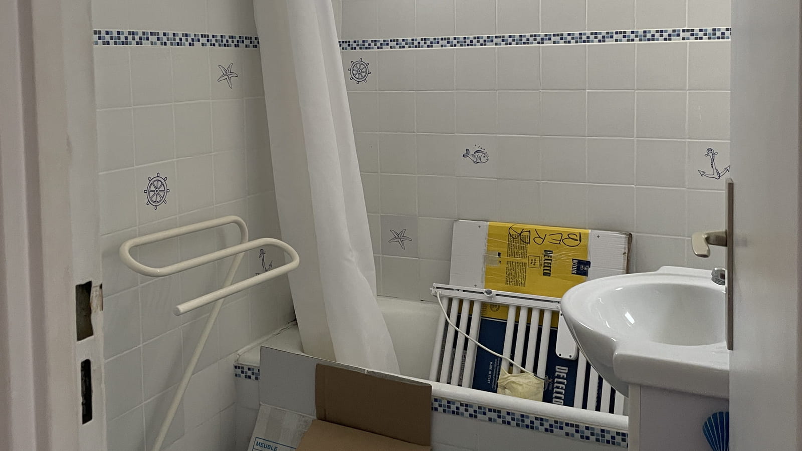 Salle de bains avant