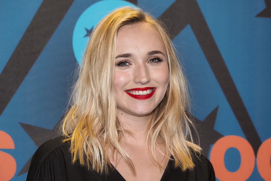 La bouche rouge de Chlo&eacute; Jouannet