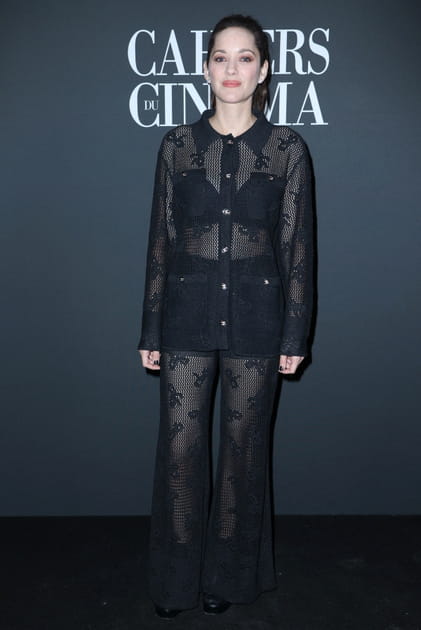 Marion Cotillard en ensemble noir transparent