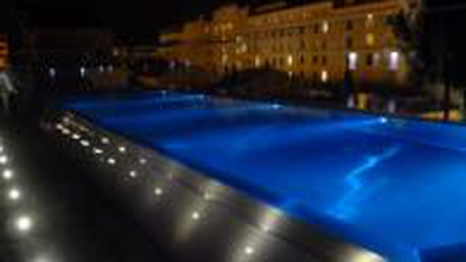 Piscine de nuit argent