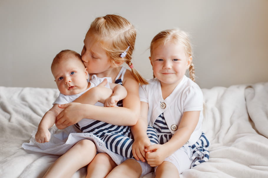 Fratrie : comment aider l'enfant du milieu à trouver sa place ?