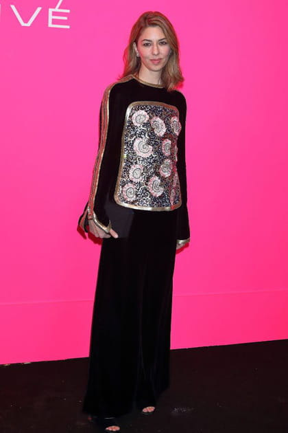 Sofia Coppola en robe noire à détails de fleurs