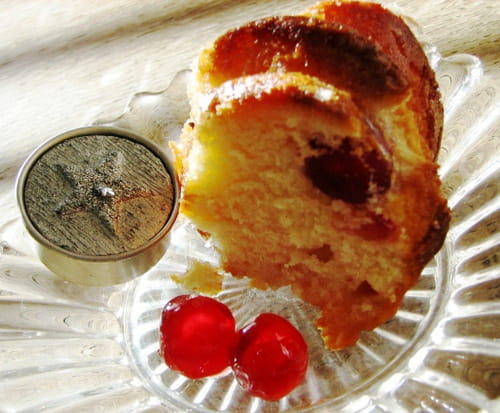 Cake au yaourt coco et cerises confites