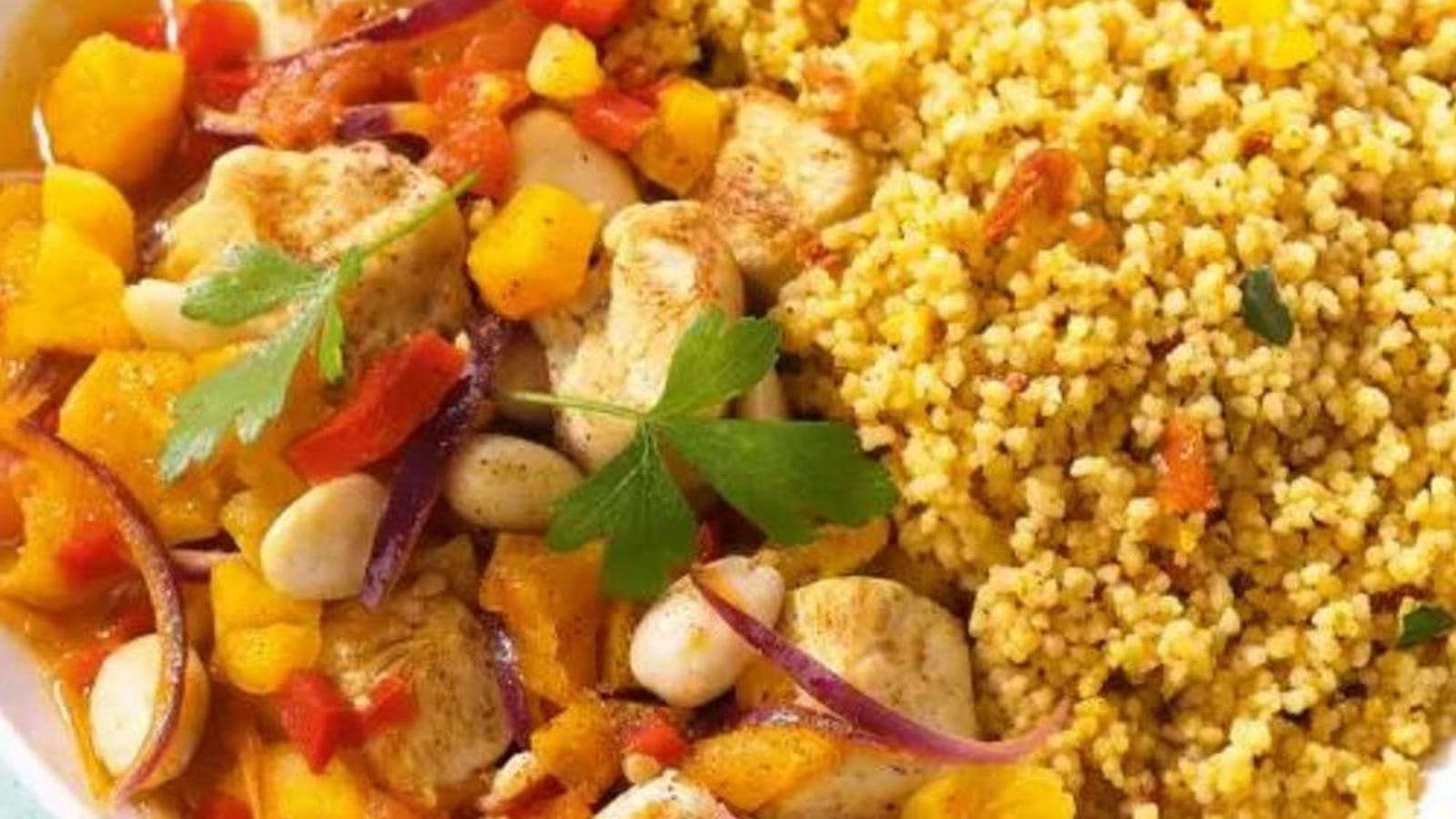 Tajine de poulet aux abricots secs, petits légumes et couscous du soleil