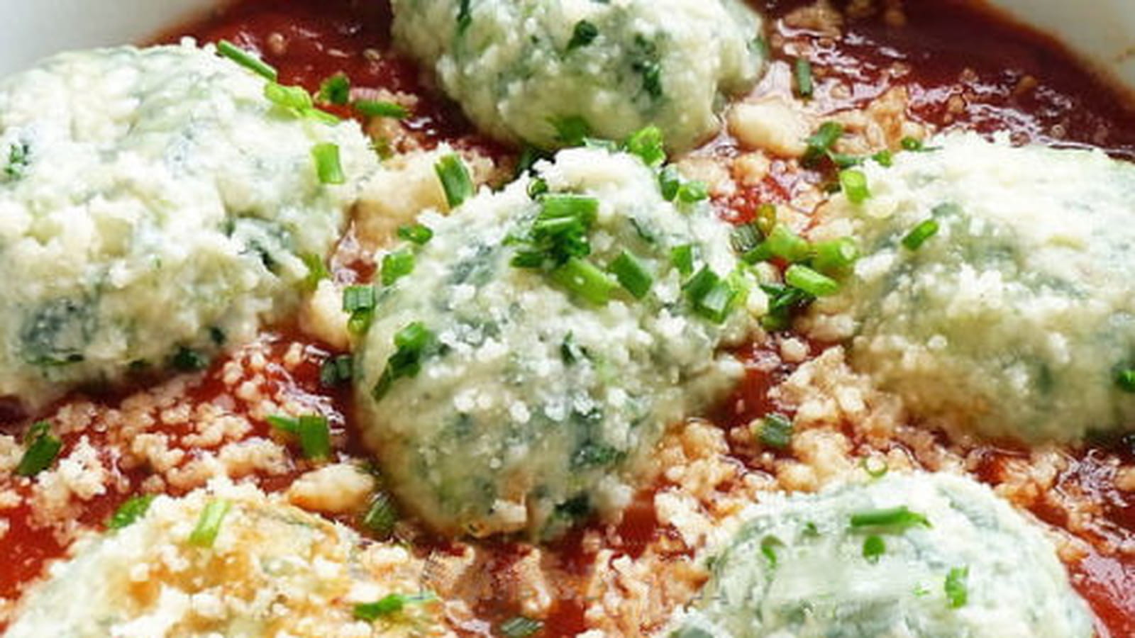 Ravioli nus ou Gnudi à la ricotta et aux épinards, sauce tomate express