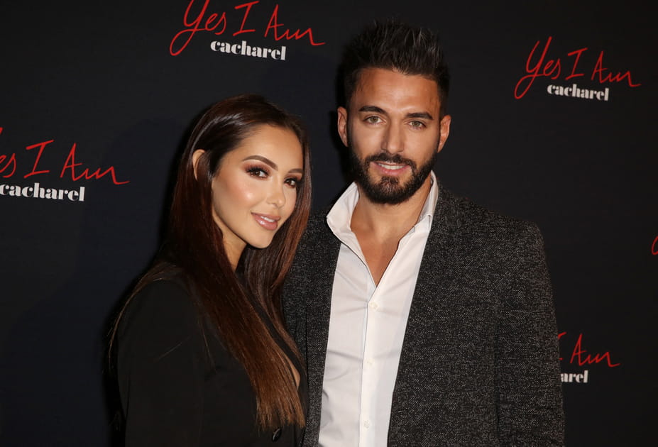 Nabilla, sensuelle avec son smokey eyes brun intense