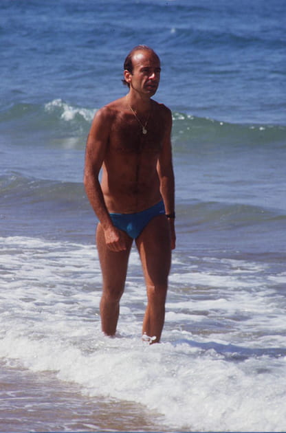Alain Juppé, en slip de bain à Hossegor (1985)
