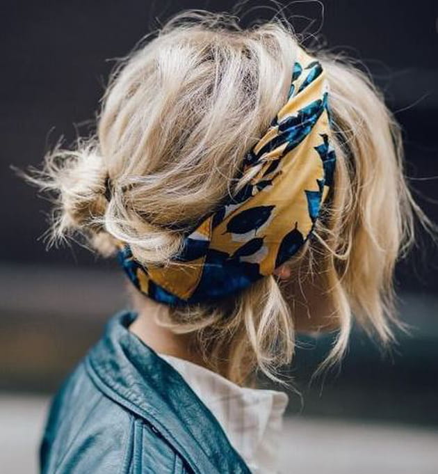 Mini foulard noué