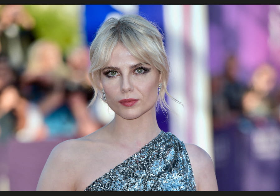 Le liner flou de Lucy Boynton