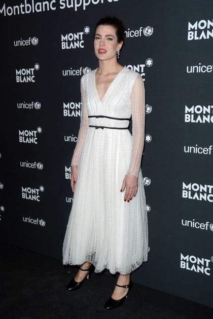 Charlotte Casiraghi en robe blanche brod&eacute;e &agrave; manches transparentes