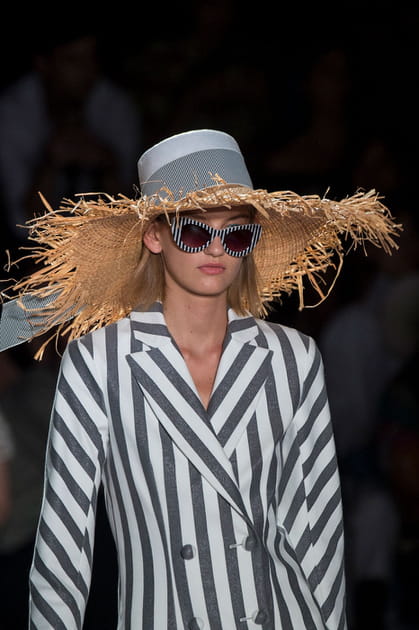 Le chapeau de paille du d&eacute;fil&eacute; Christian Siriano