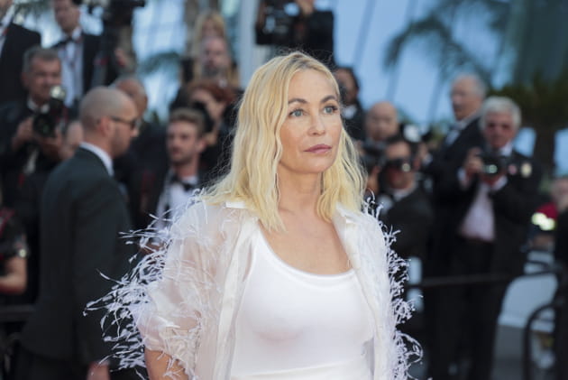 Emmanuelle B&eacute;art regrette son op&eacute;ration de la bouche