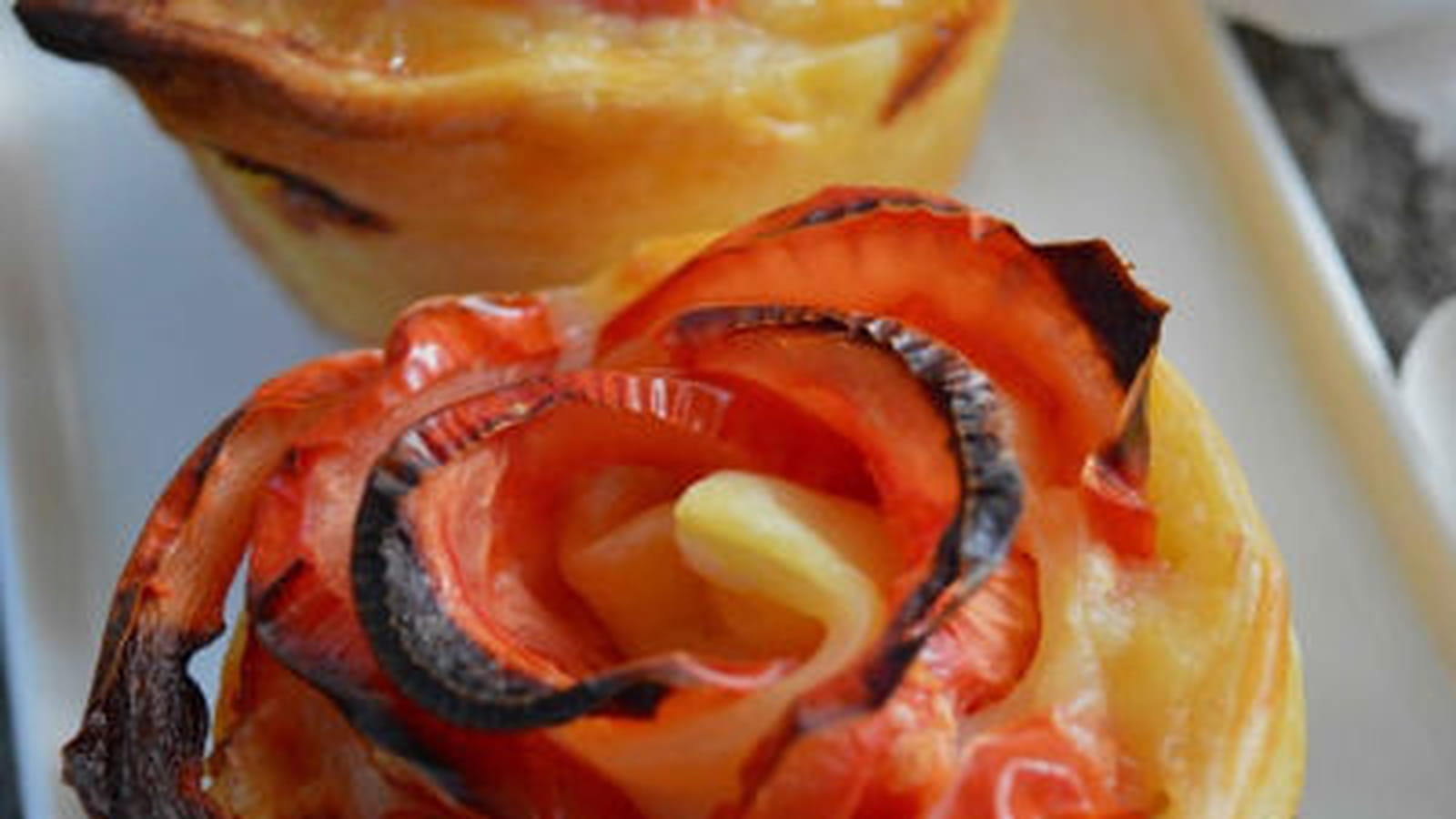 Tartelettes salées à l'emmental façon bouton de rose
