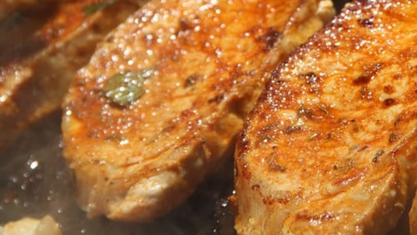 Côtes de porc marinées au paprika à la plancha