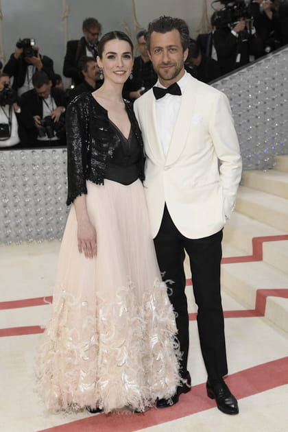 Bee Shaffer en robe bicolore et Francesco Carrozzini en smoking noir et blanc