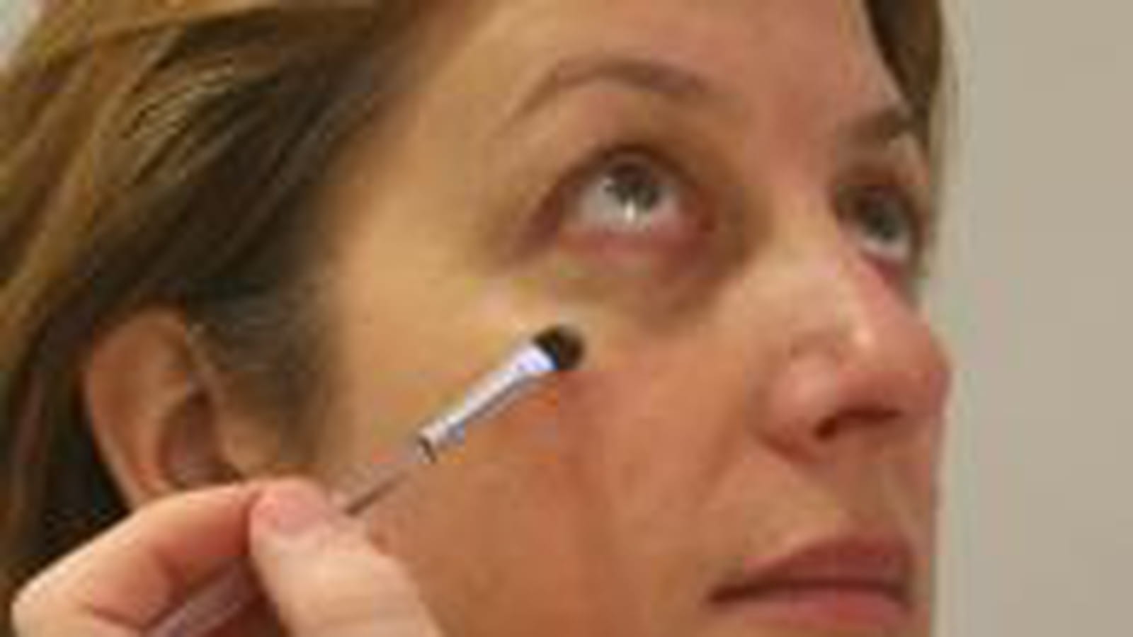 Le soin du contour des yeux