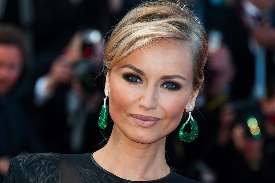 Le chignon &eacute;l&eacute;gant d'Adriana Karembeu