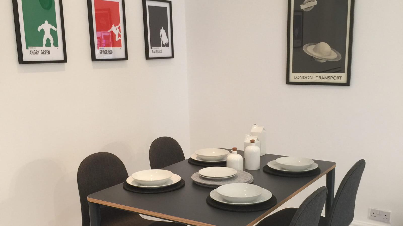 Table, chaises et art de la table