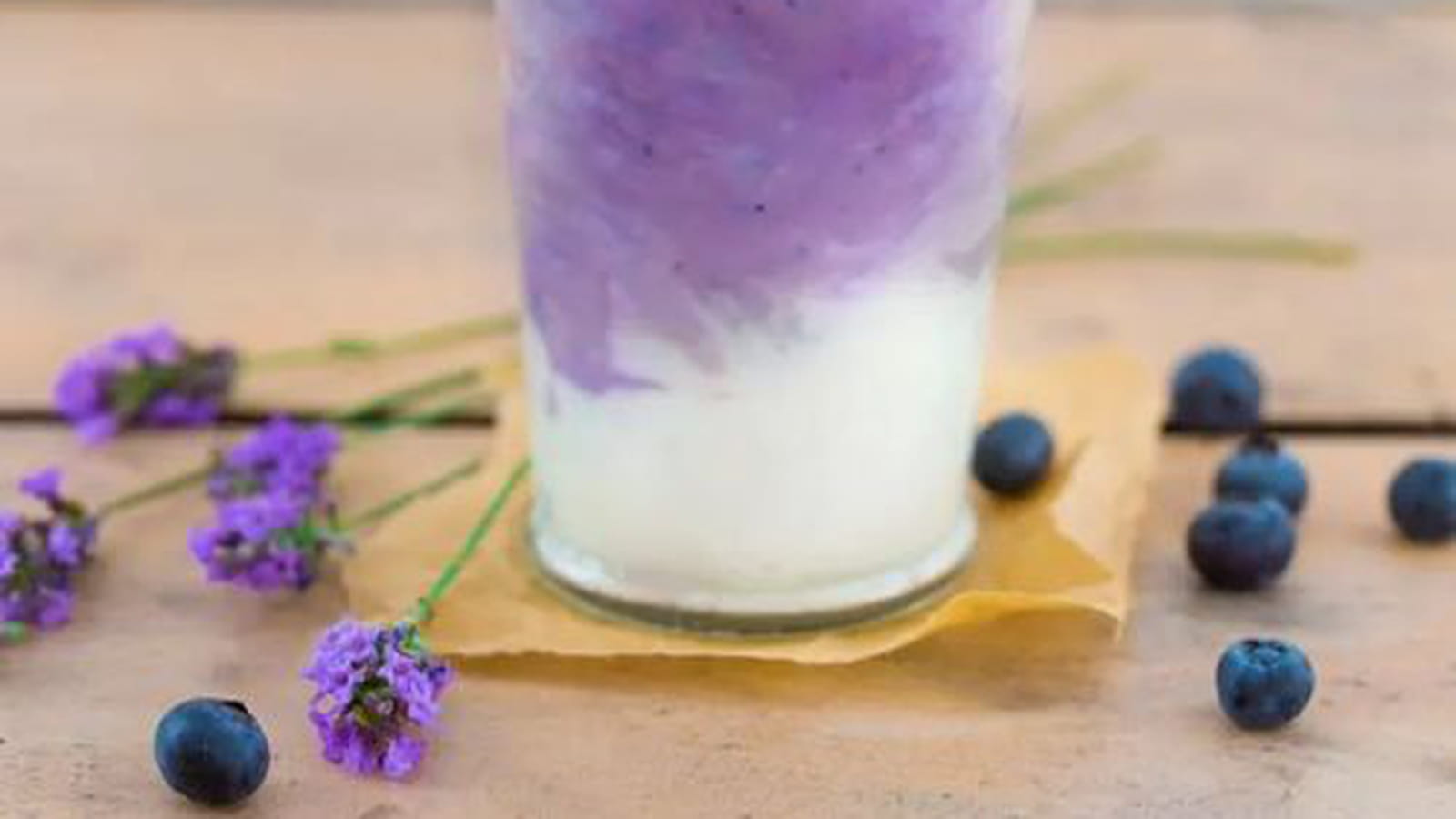 Smoothie bi-goût myrtille/banane à la vanille et au lait de chèvre Lactel®