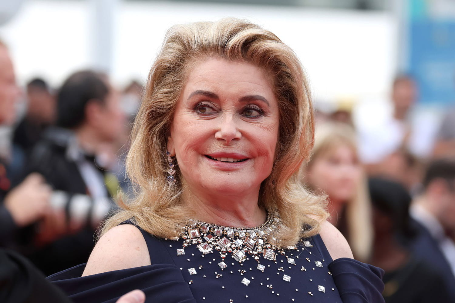 Catherine Deneuve D voile Son Tatouage Sur Le Pied c est Assez rotique Catherine Deneuve D voile Son Tatouage Sur Le Pied c est Assez rotique