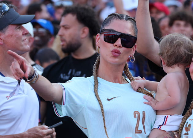 France-Paraguay&nbsp;: Les WAGs survolt&eacute;es dans les tribunes pour soutenir les Bleus [PHOTOS]