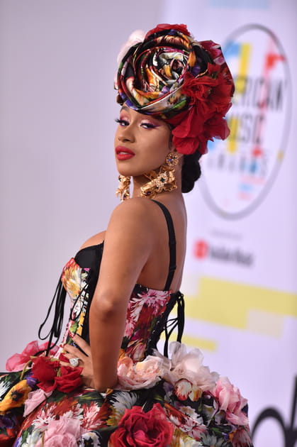Le chignon accessoiris&eacute; de Cardi B
