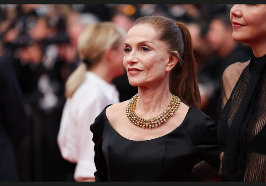 Isabelle Huppert, m&eacute;tamorphos&eacute;e avec sa longue queue-de-cheval