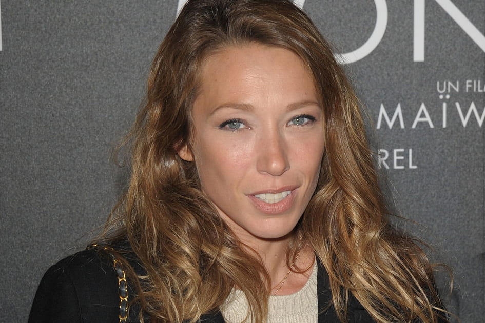 La bouche nude de Laura Smet