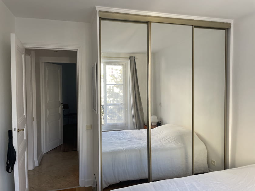 Avant&nbsp;: une chambre neutre et insipide