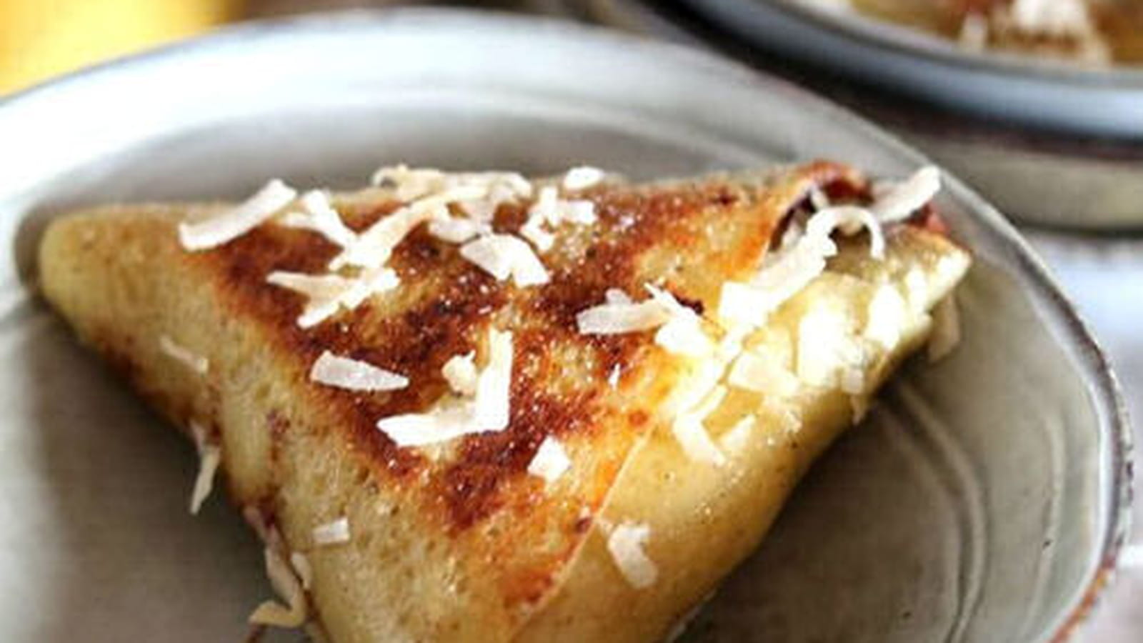 Samoussa de crêpes à la banane et chocolat