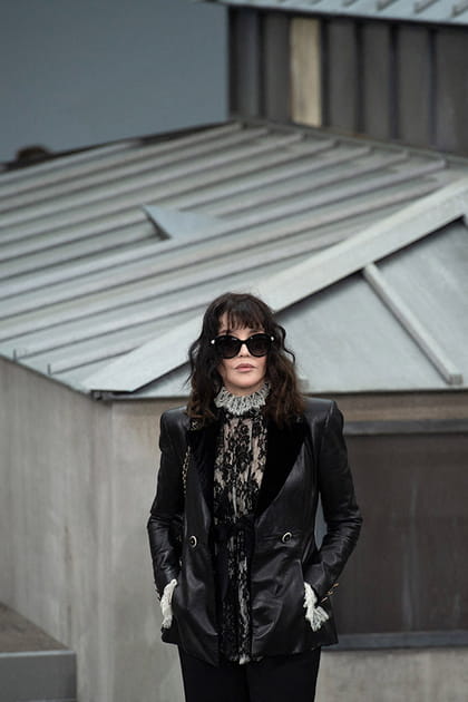 Isabelle Adjani au d&eacute;fil&eacute; Chanel