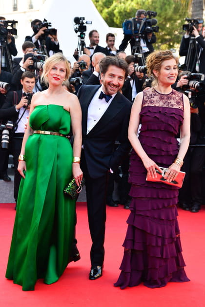 Edouard Baer fanfaronne entre Karin Viard et Emmanuelle Devos