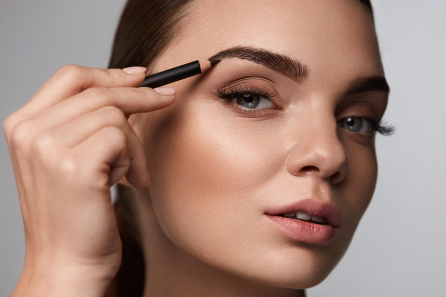 Maquillage sourcils : nos astuces pour bien maquiller ses sourcils