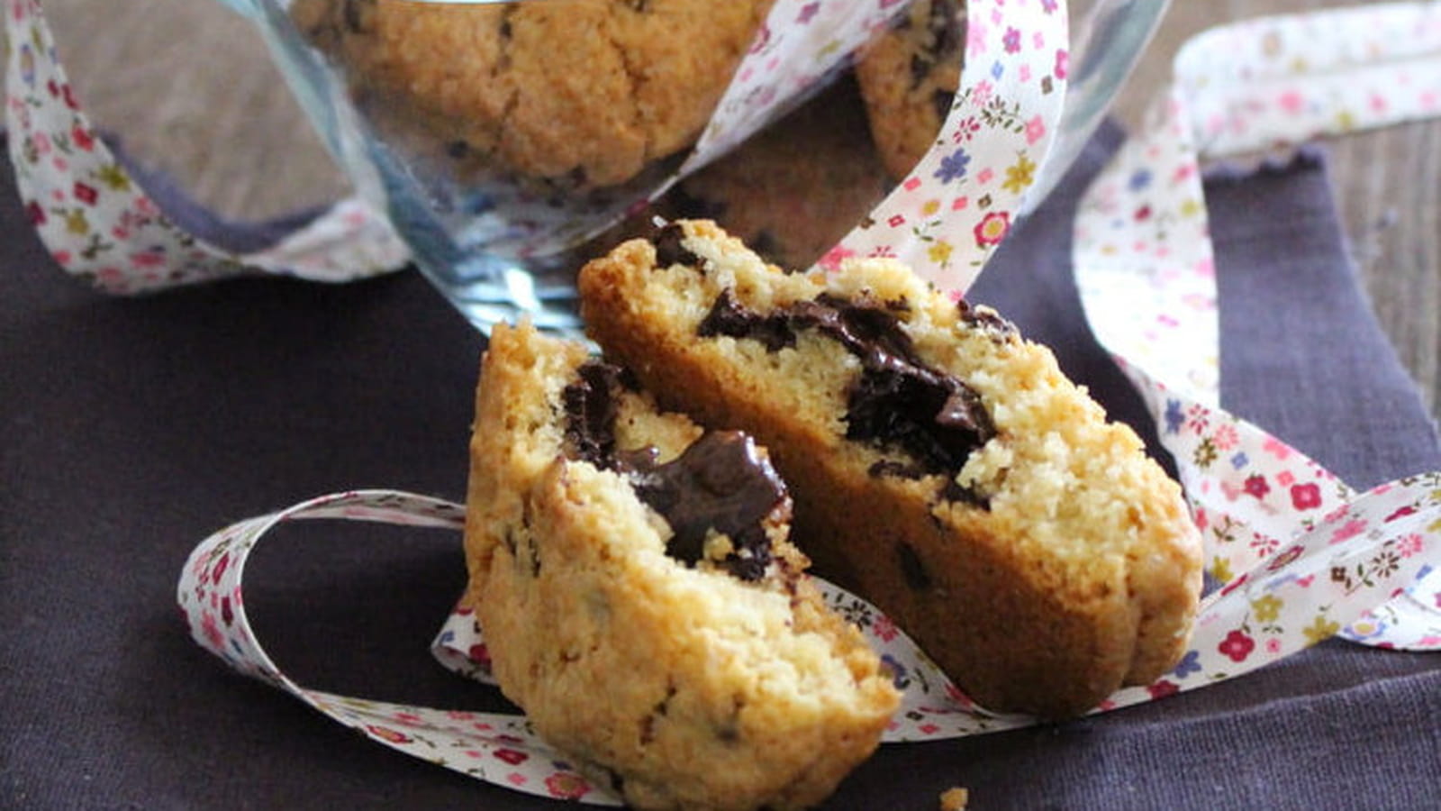 Grands cookies au chocolat carambar