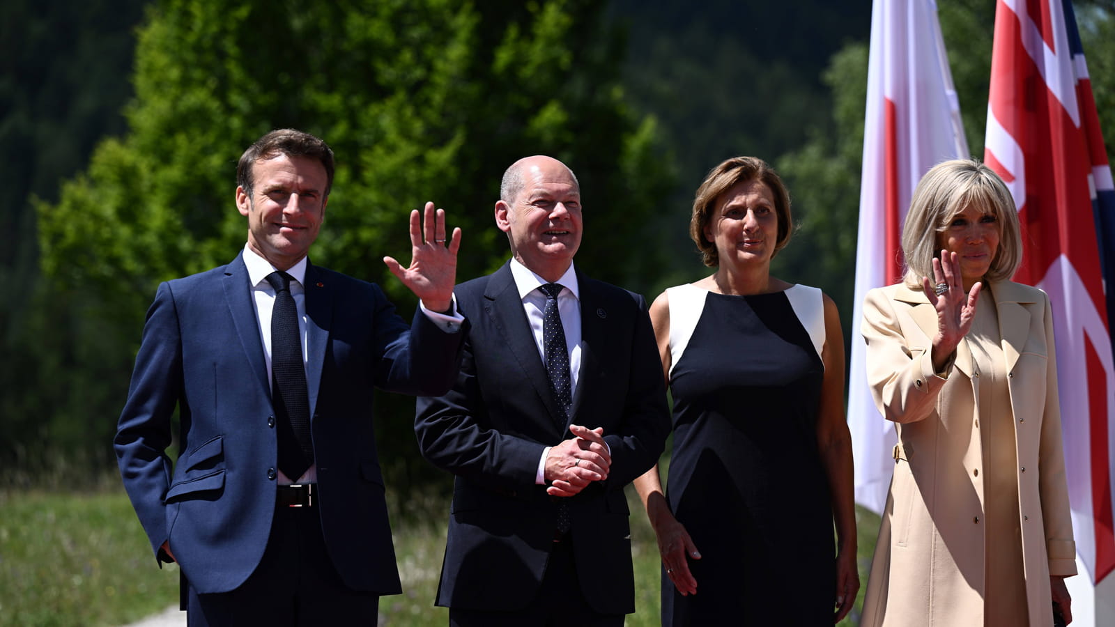 Les Macron posent avec Olaf Scholz et sa femme Britta Ernst