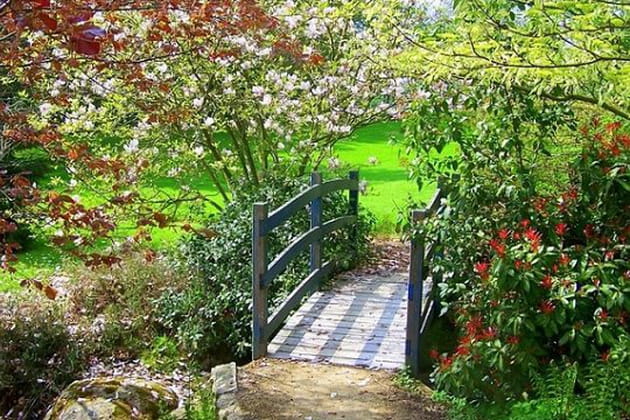 S&eacute;duisant petit pont en bois