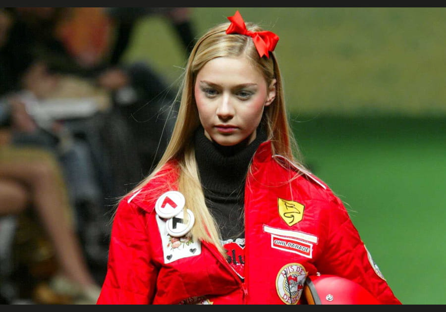 Beatrice Borromeo, irr&eacute;sistible avec son n&oelig;ud dans les cheveux